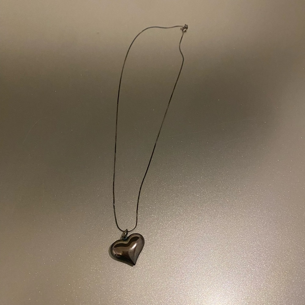 Black heart necklace